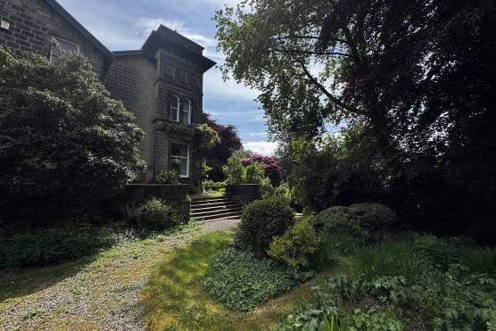 3537W 26 photo shoot location house in West Yorkshire Period property family home
