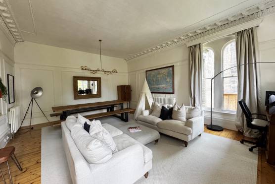 3537W 8 tv drama location house in West Yorkshire Period property family home with large living room