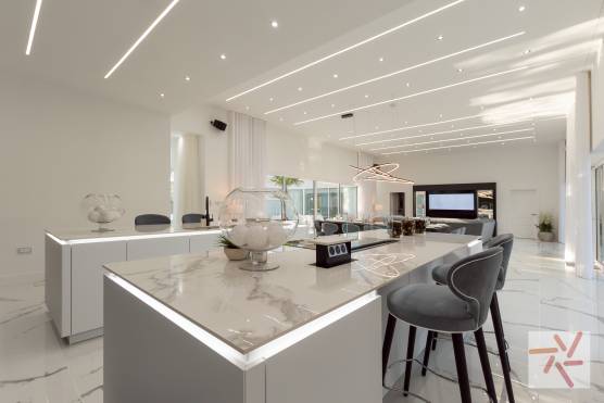 3383V 10 tv drama location house in Merseyside contemporary white villa with open plan kitchen with double kitchen island