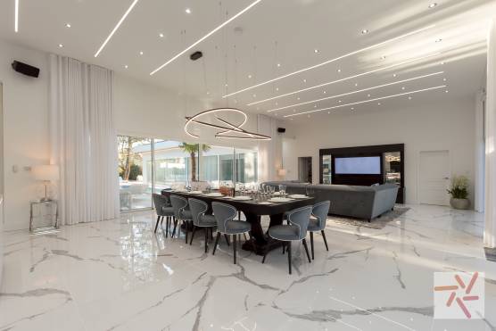 3383V 13 tv drama location house in Merseyside contemporary white villa with large open plan kitchen and living area