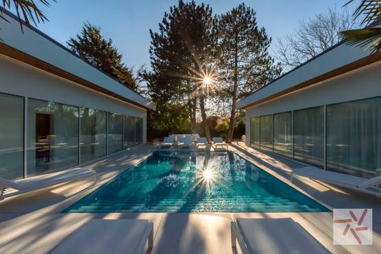 3383V 2 filming location house in Merseyside white villa with outdoor swimming pool