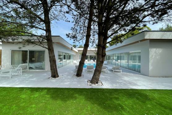 3383V 29 filming location house in Merseyside contemporary white property with garden and outdoor pool