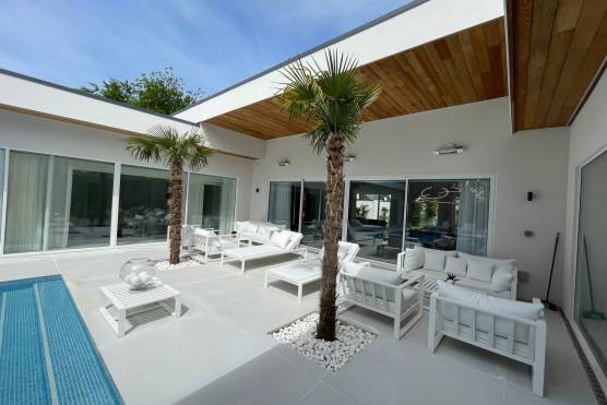 3383V 29 filming location house in Merseyside modern white property with outdoor pool