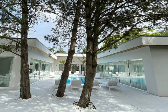 3383V 31 tv shoot location house in the North West contemporary white property with outdoor pool