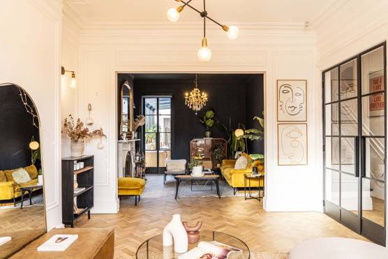 3160M 13 tv drama location house stunning Manchester period property with large stylish living area