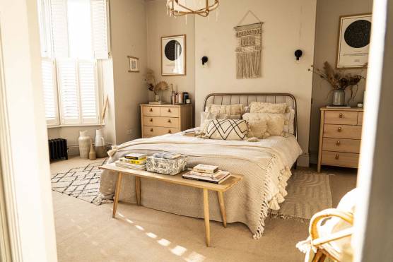 3160M 18 tv drama location house stunning Manchester period property with large stylish bedroom