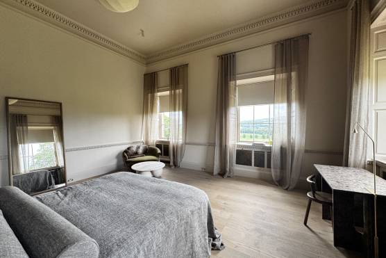 3539W-35-photo-shoot-location-house-in-West-Yorkshire-period-property-elegant-bedroom.jpg