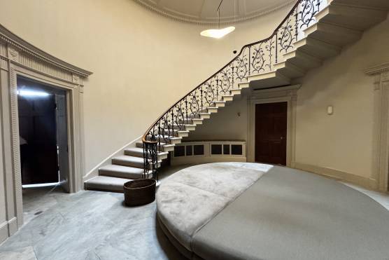 3539W-38-tv-commercial-location-house-in-West-Yorkshire-elegant-spiral-staircase.jpg