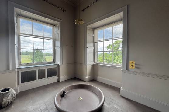 3539W-40-photo-shoot-location-house-in-West-Yorkshire-elegant-bathroom-with-statement-shower.jpg