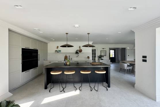 3541W-1-photo-shoot-location-house-in-West-Yorkshire-open-plan-kitchen-with-kitchen-island.jpg