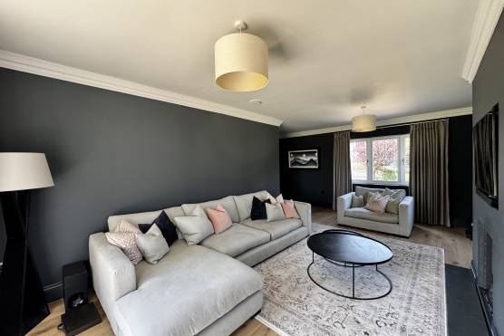 3541W-14-TV-show-location-house-in-west-yorkshire-elegant-living-area-.jpg