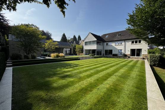 3541W-19-TV-commercial-location-house-in-west-yorkshire-large-modern-garden.JPG