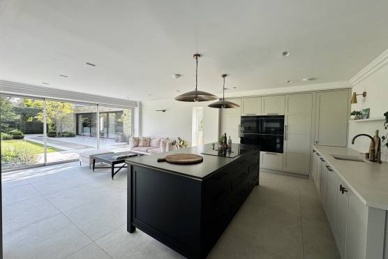 3541W-2-filming-location-house-in-West-Yorkshire-open-plan-kitchen.jpg3541