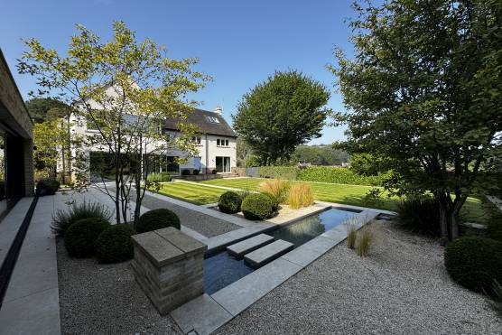 3541W-21-photo-shoot-location-house-in-west-yorkshire-contemparty-courtyard.JPG