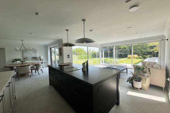 3541W-3-tv-drama-location-house-in-west-yorkshire-open-plan-kitchen-island.jpg