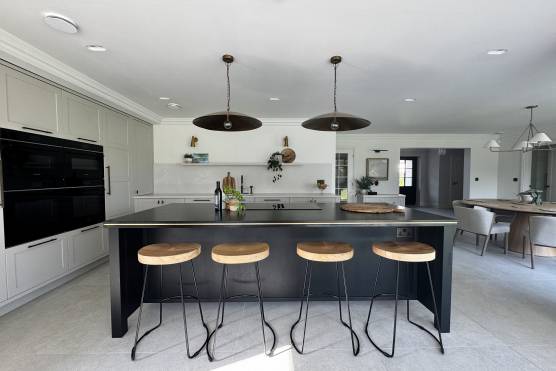 3541W-4-TV-commercial-location-house-in-west-yorkshire-stylish-open-plan-kitchen-island.jpg