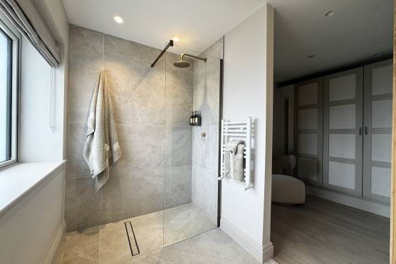 3542W-18-TV-shoot-location-house-in-west-yorkshire-modern-bathroom.jpg