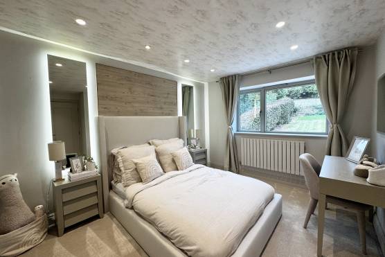 3542W-26-photo-shoot-location-house-in-west-yorkshire-contempary-bedroom.jpg