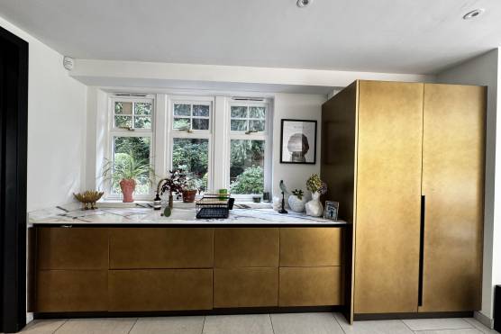 3543W-37-TV-drama-location-house-in-West-Yorkshire-modern-kitchen.jpg