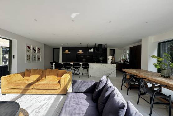 3543W-5-filming-shoot-property-in-west-yorkshire-modern-living-area-and-kitchen-island.jpg