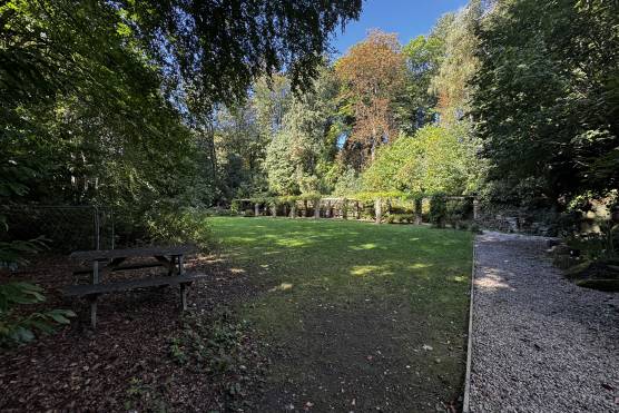 3543W 51 TV drama location house in West Yorkshire garden.JPG