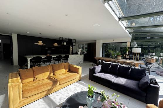 3543W-7-photo-shoot-location-in-West-Yorkshire-modern-living-area.jpg