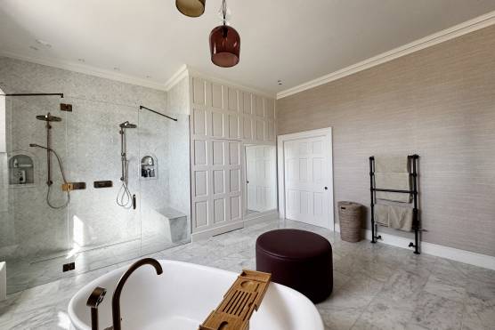 3545W 31 tv drama location house in West Yorkshire bathroom.jpg