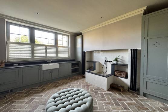 3545W 56 photo shoot location house in West Yorkshire utility and dog shower.jpg