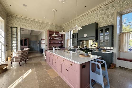 3545W-7-filming-location-house-in-West-Yorkshire-stylish-open-plan-pink-and-blue-kitchen.jpg