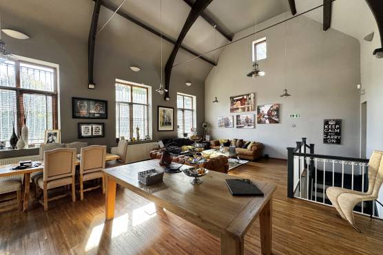 3548M 1 photo shoot location in Manchester apartment.jpg