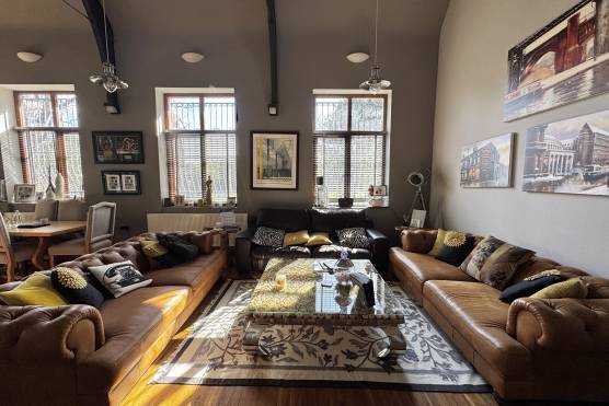 3548M 3 tv shoot location in Manchester high ceiling apartment.jpg