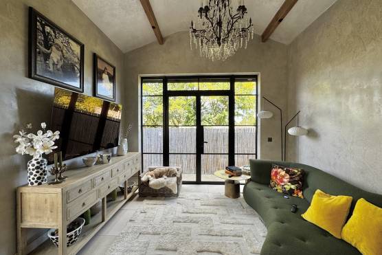 3547M 10 tv drama location house in Manchester stylish living room.jpg