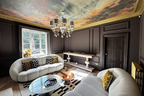 3547M 13 tv drama location house in Manchester living room.jpg