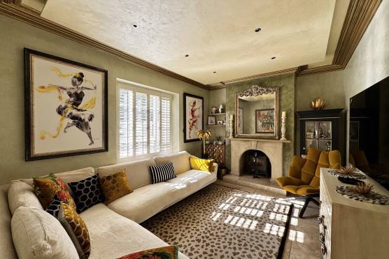 3547M 14 photo shoot location house in Manchester living room.jpg