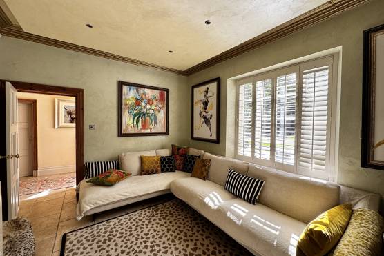 3547M 15 filming location house in Manchester living room.jpg