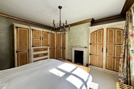 3547M 17 tv drama location house in Manchester bedroom.jpg