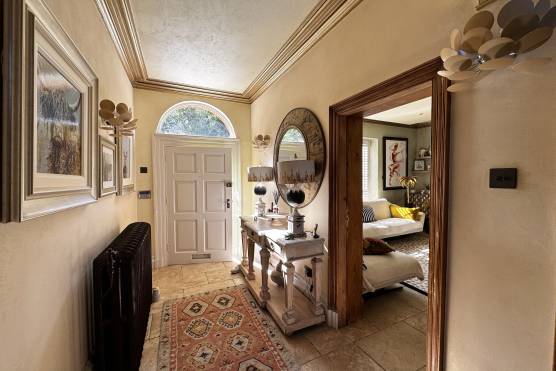 3547M 22 tv commercial location house in Manchester hallway.jpg