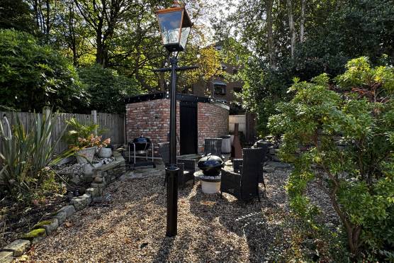3547M 24 tv drama location house in Manchester garden.JPG