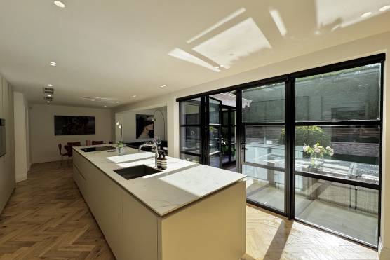 3546M 1 photo shoot location house in Manchester open plan kitchen.jpg