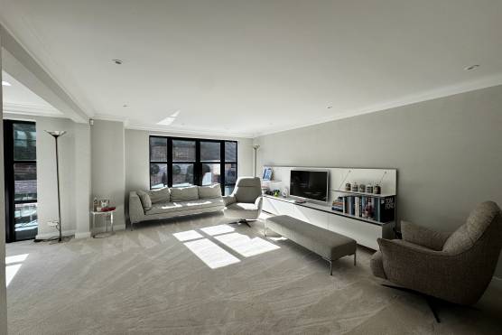 3546M 12 filming location house in Manchester living room.jpg