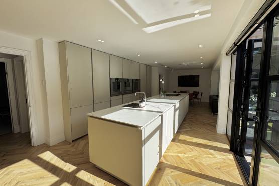 3546M 2 filming location house in Manchester open plan kitchen.jpg
