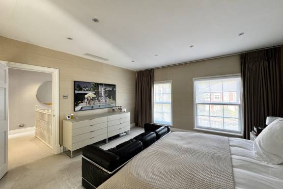 3546M 22 tv shoot location house in Manchester bedroom.jpg