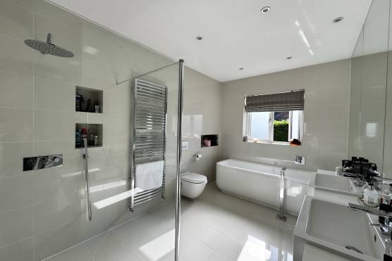 3546M 23 tv shoot location house in Manchester bathroom.jpg