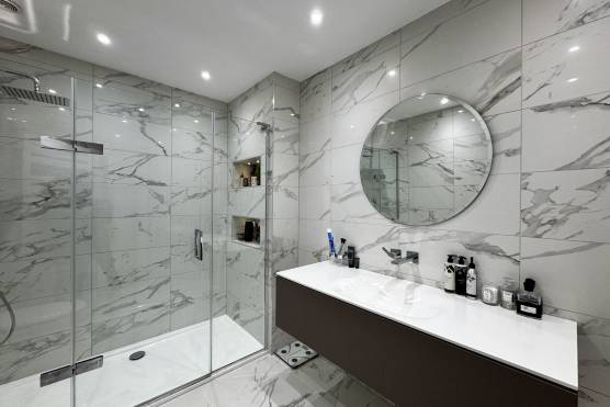 3546M 26 photo shoot location house in Manchester bathroom.jpg