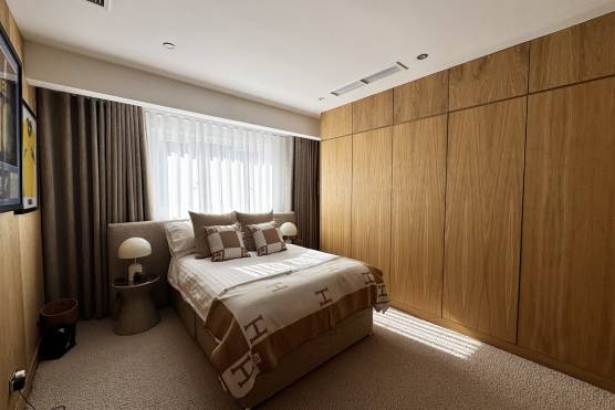 3546M 27 tv drama location house in Manchester bedroom.jpg