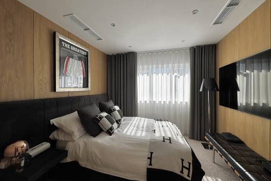 3546M 28 tv commercial location house in Manchester bedroom.jpg