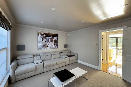 3546M 30 photo shoot location house in Manchester living room.jpg