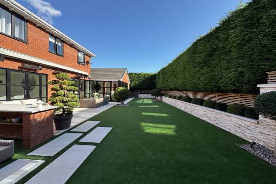 3546M 31 photo shoot location house in Manchester garden.jpg