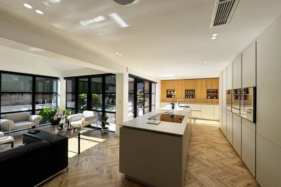 3546M 8 tv shoot location house in Manchester open plan kitchen.jpg
