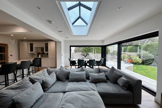 3549W 9 tv drama location house in Leeds open plan living area.jpg